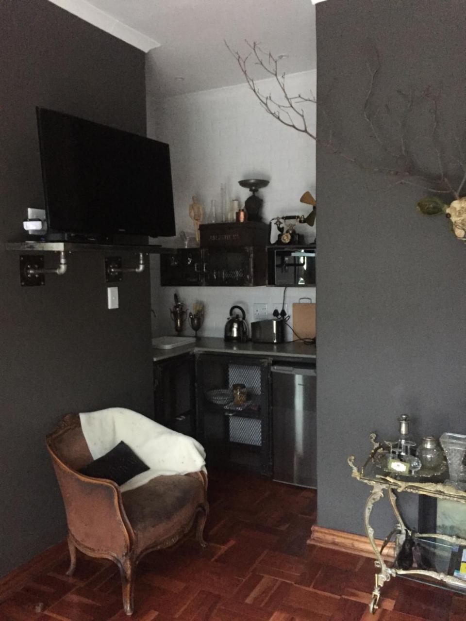 Festina Lente Guesthouse Йоханесбург Екстериор снимка